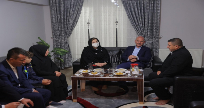 Bakan Soylu, Ankara'da bıçaklı kavgada ölen Yalçın ile yaralanan Ülger'in ailelerini ziyaret etti