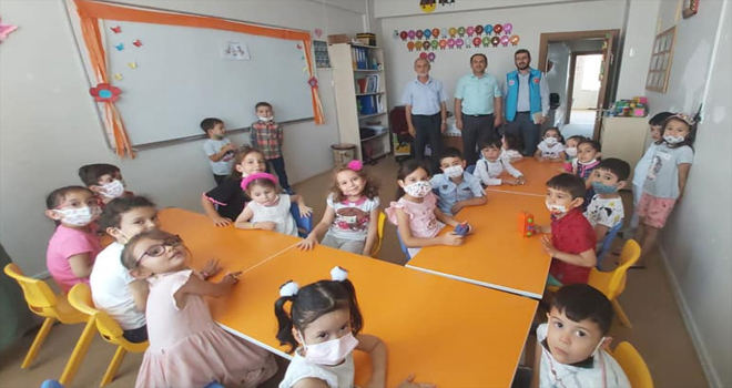 Beypazarı'nda Kur'an kursu öğrencileri, kumbaralarını afetzedeler için açtı