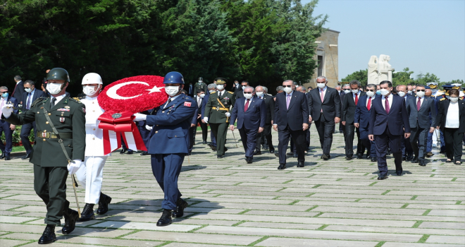 Cumhurbaşkanı Erdoğan başkanlığındaki devlet erkanı, Anıtkabir'i ziyaret etti