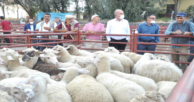 Emirgazi'den Manavgat'taki hayvan yetiştiricilerine anlamlı yardım