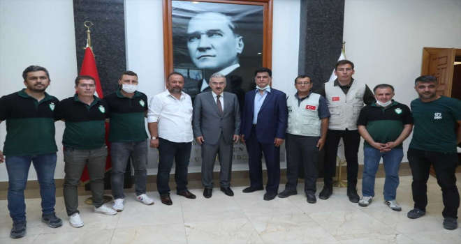 Eskişehir Valisi Ayyıldız, İHH İnsani Yardım Vakfı yöneticileri ve arama kurtarma ekibini kabul etti