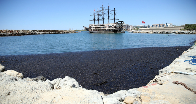 Alanya'da tur teknelerinde çıkan yangın söndürüldü