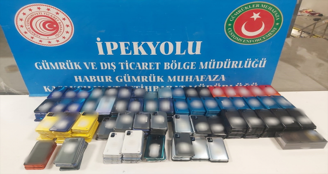 Habur'da 690 kaçak cep telefonu ele geçirildi