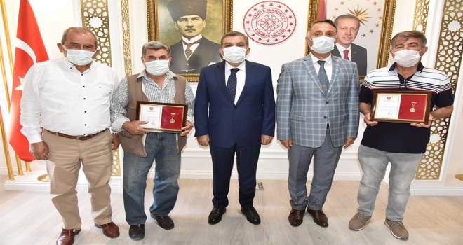 Karaman'da hayırsever vatandaşlara madalya ve berat belgeleri verildi
