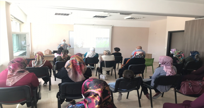 Karapınar'da kadın çiftçi adaylarına lavanta yetiştiriciliği eğitimi verildi