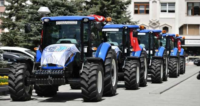 Kayseri Büyükşehir Belediyesi, 6 ilçeye daha traktör dağıtacak