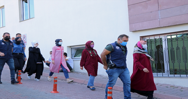 Kayseri'de FETÖ'nün polis eşlerinden sorumlu mahrem imamlarına operasyon: 4 gözaltı