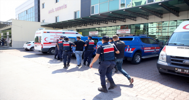 Kayseri'de jandarmanın kovalama sonucu yakaladığı hırsızlık şüphelileri tutuklandı