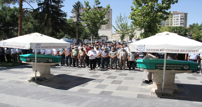Kayseri'de, kanser hastası adam ile Kovid-19 tedavisi gören babası 15 dakika arayla vefat etti