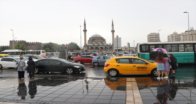 Kayseri'de sağanak etkili oldu