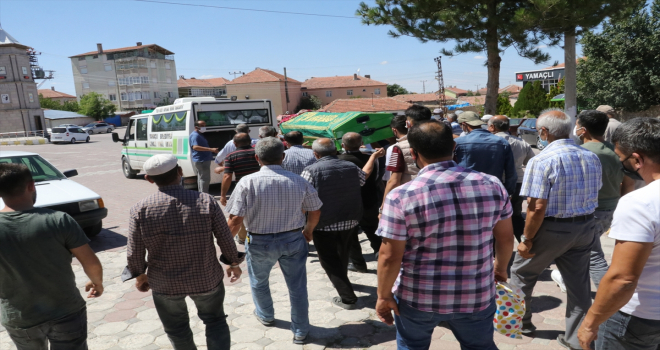 Kayseri'de tüfekle vurularak öldürülen 16 yaşındaki genç kız Yozgat'ta toprağa verildi