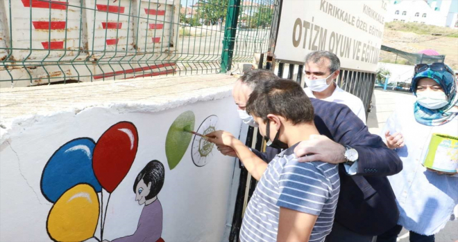 Kırıkkale Belediye Başkanı Saygılı özel öğrencilerle boya yaptı