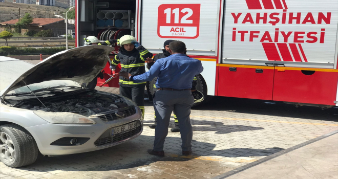 Kırıkkale'de park halindeki araçta çıkan yangın hasara neden oldu