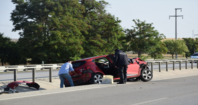 İki otomobilin çarpışması sonucu 4 kişi yaralandı