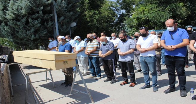 Konya'da Kovid-19 nedeniyle vefat eden akademisyen, son yolculuğuna uğurlandı