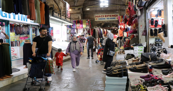 Tarihi Kayseri Kapalı Çarşı'da gurbetçi yoğunluğu esnafı sevindirdi 