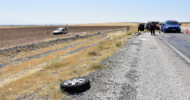 Aksaray'da hafif ticari araç şarampole devrildi: 1 ölü, 4 yaralı