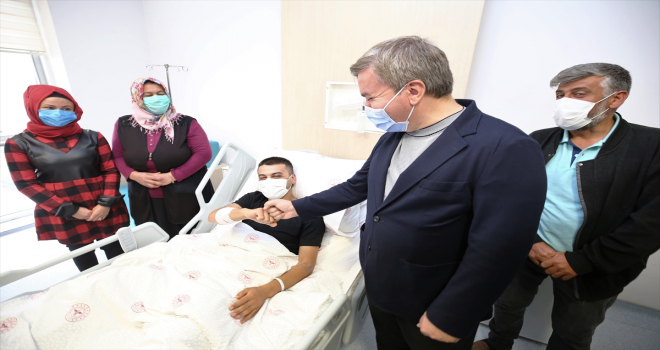 Aksaray Valisi Aydoğdu'dan Afrin'deki saldırıda yaralanan askere ziyaret