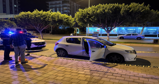 Antalya'da bir kişi otomobilinde ölü bulundu
