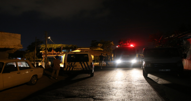Antalya'da çıkan ev yangını hasara yol açtı