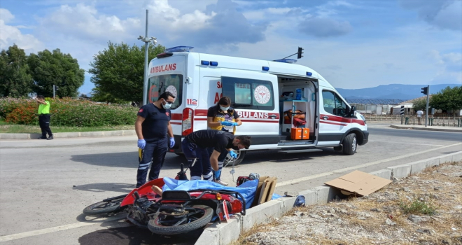 Antalya'da otomobil ile motosikletin çarpıştığı kazada bir kişi yaşamını yitirdi