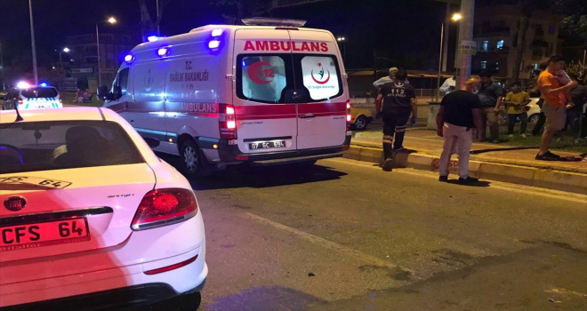 Antalya'da otomobil refüje çıktı: 2 yaralı