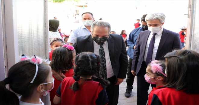 Başkan Yalçın'dan öğrencilere günlük defteri hediyesi