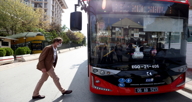 Başkentliler Arabasız Kent Günü kapsamında Bahçelievler 7. Cadde'de bisiklet kullandı