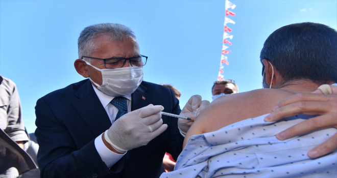 Büyükkılıç Sarız ilçesinde Kovid-19 aşısı yaptı