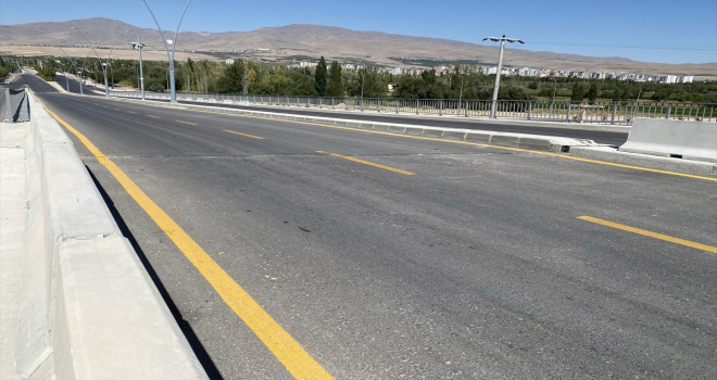 Devlet Bahçeli Bulvarı üstgeçidi açıldı