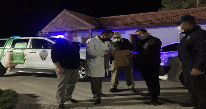 Eskişehir'de çuval içinde bulunan köpek yavruları barınağa götürüldü