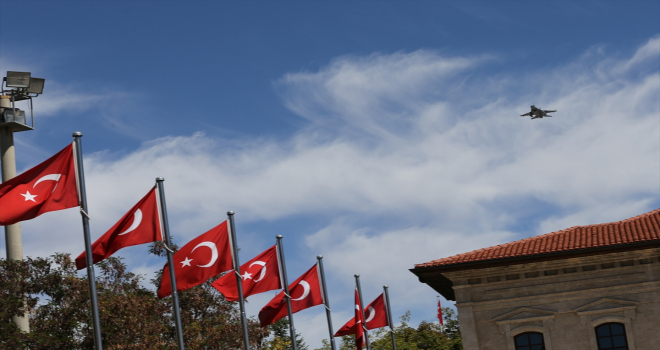 F-16 uçakları Sivas Kongresi'nin 102. yıl dönümünde gösteri uçuşu yaptı