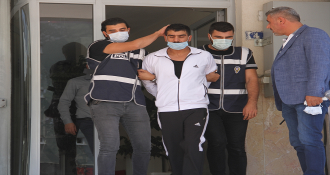Kayseri'de 14 yıl 7 aya mahkum firari hükümlü saklandığı kanepenin arkasında yakalandı