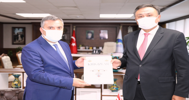 Kırgızistan'ın Ankara Büyükelçisi Ömüraliyev, Çubuk Belediye Başkanı Demirbaş'ı ziyaret etti