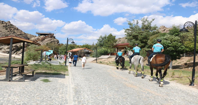 Kırıkkale'de atlı jandarma birlikleri devriyeye başladı