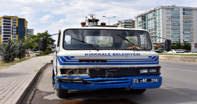 Kırıkkale'de freni boşalan vinç 7 araca çarptı: 2 yaralı