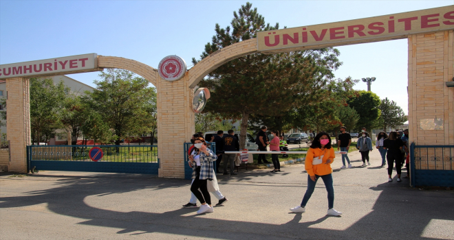 Şarkışla'da üniversite öğrencileri 