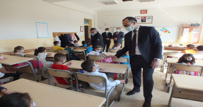Ulaş'ta 1200 öğrenci ders başı yaptı