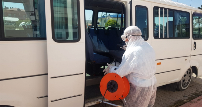 Ulaş'ta öğrenci servisleri dezenfekte edildi