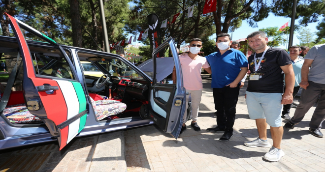 Uno model otomobil tutkunları Antalya'da buluştu