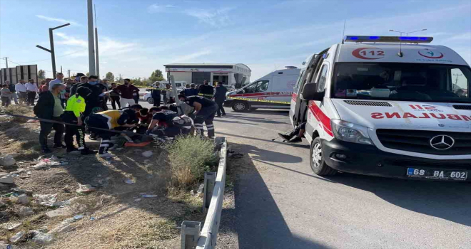 Aksaray'da pancar yüklü kamyon ile minibüsün çarpışması sonucu 4 kişi yaralandı