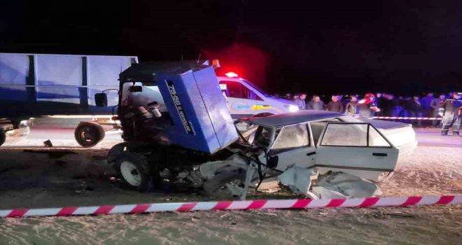 Aksaray'da traktöre çarpan otomobilin sürücüsü öldü 