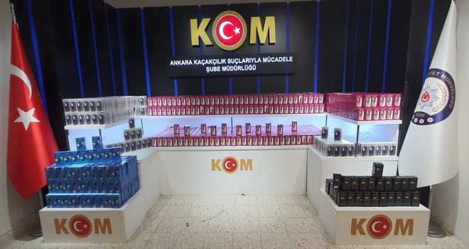 Ankara'da 2 bin 19 kaçak cep telefonu ve 4 bin 38 telefon aksesuarı ele geçirildi