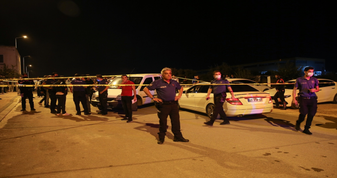 Antalya'da aracında av tüfeğiyle vurulan kişi yaşamını yitirdi