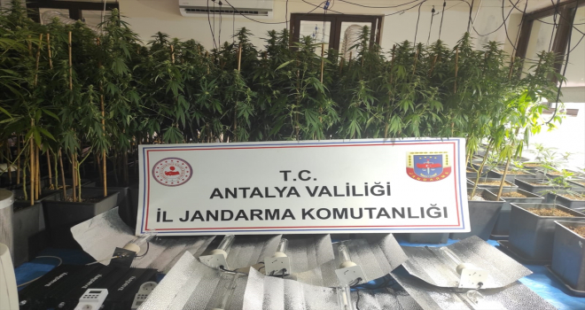 Antalya'da çeşitli suçlardan aranan kardeşler, villada uyuşturucu imal ederken yakalandı