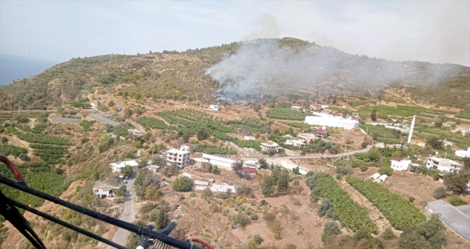Antalya'da ormanlık alanda çıkan yangın kontrol altına alındı