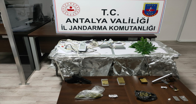 Antalya'da uyuşturucu operasyonunda 4 kişi yakalandı