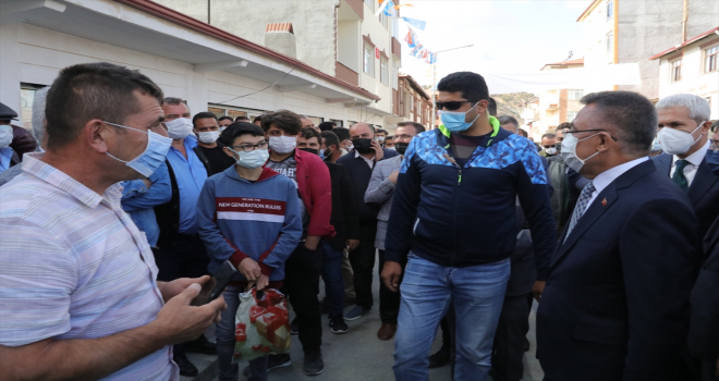 Cumhurbaşkanı Yardımcısı Oktay, Yozgat'ta esnafı ziyaret etti