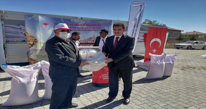 Emirgazi'de çiftçilere sertifikalı tohum dağıtıldı