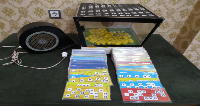 Eskişehir'de dernek lokallerinde kumar oynayan 98 kişiye 130 bin 928 lira ceza kesildi